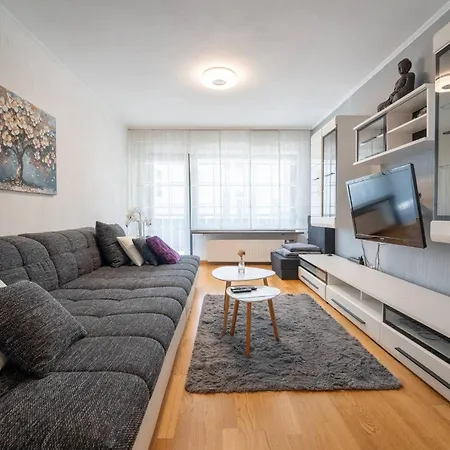 Haus Oliva Charmante In Top-lage Mit Balkon Und Parkplatz Apartment