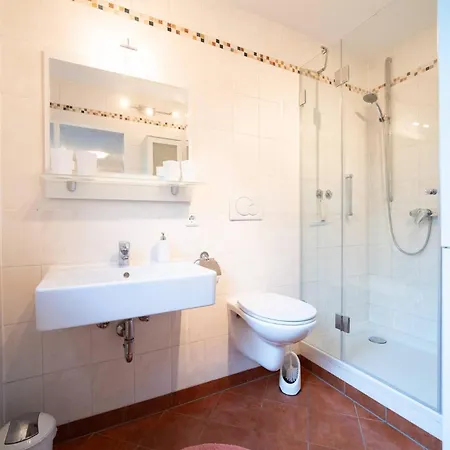 Haus Oliva Charmante In Top-lage Mit Balkon Und Parkplatz Apartment