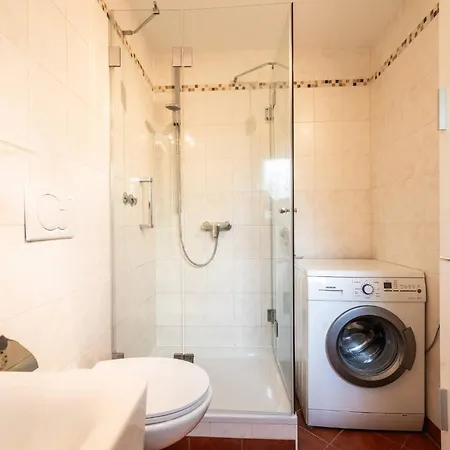 Haus Oliva Charmante In Top-lage Mit Balkon Und Parkplatz Bad Kissingen